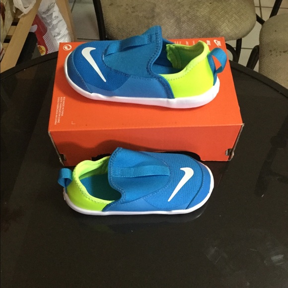 nike revolution 4 flyease kids
